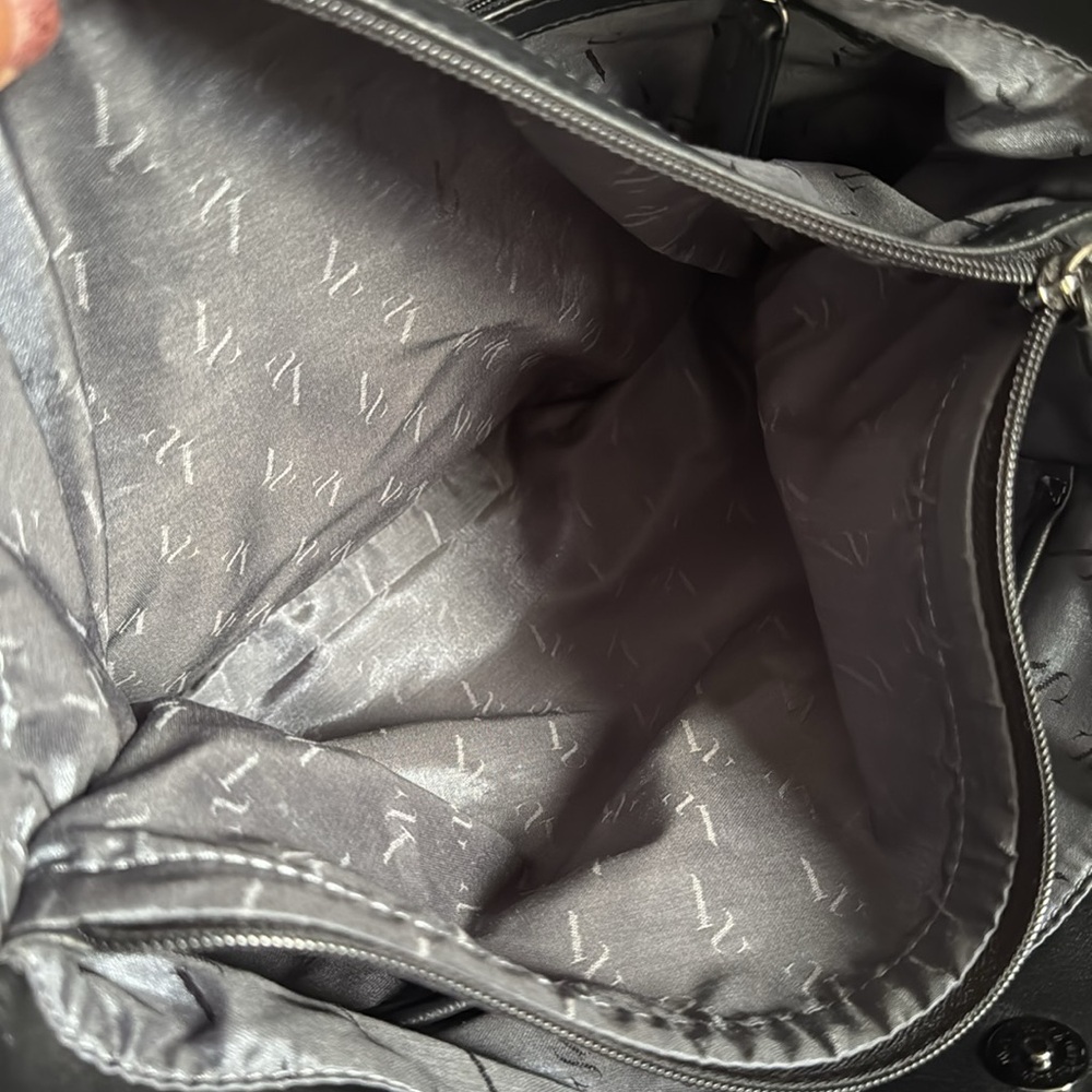Simply Vera Vera Wang Black Leather Tote with Croc-Texture Trim - Picture 8 of 13